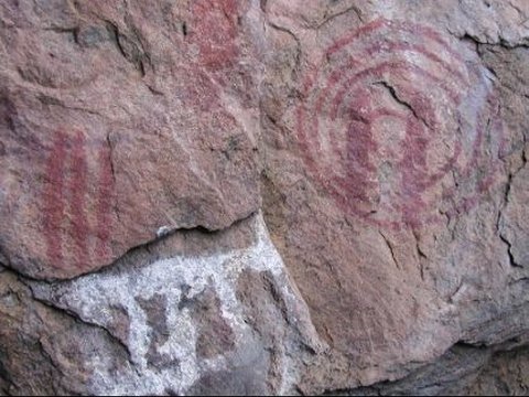 Lukisan Misterius Sosok Alien Berkepala Raksasa Ditemukan di Gua Kuno, Digambar dengan Pigmen Merah