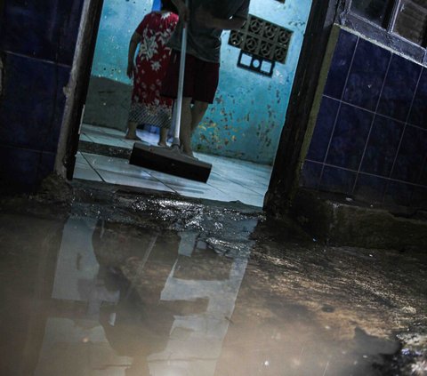 FOTO: Kondisi Banjir Kiriman di Kebon Pala Mulai Surut