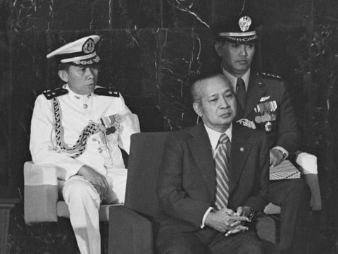 Old Portrait of President Soeharto Leading the Second Development Cabinet Meeting, Guarded by General TNI's Father