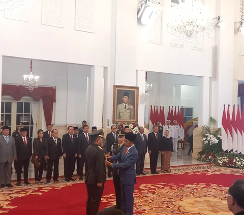 Keduanya kembali bertemu di momen pelantikan. Prabowo dan Maruli yang sama-sama jenderal berdarah Kopassus saling memberi hormat.