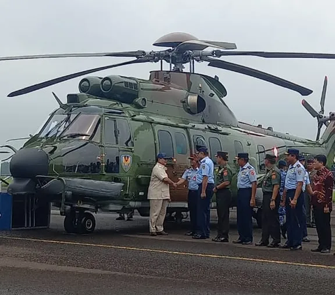Prabowo hadir di lokasi menggunakan helikopter dengan sejumlah kawalan.