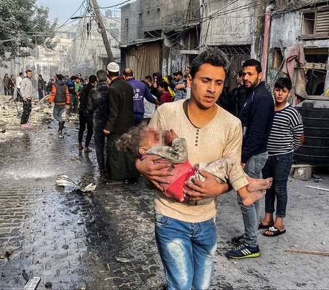 FOTO: Gencatan Senjata Berakhir, Israel Langsung Bombardir Jalur Gaza: Anak-Anak Kembali Jadi Korban