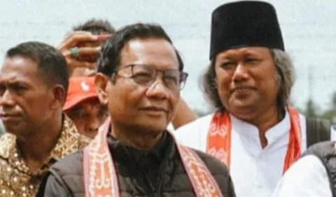 Bahkan menurut Mahfud, pemerintahan saat ini juga melahirkan hari santri sebagai hari nasional pada 22 Oktober.