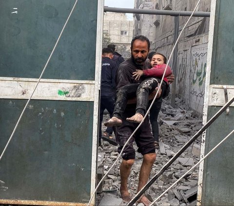 FOTO: Gencatan Senjata Berakhir, Israel Langsung Bombardir Jalur Gaza: Anak-Anak Kembali Jadi Korban