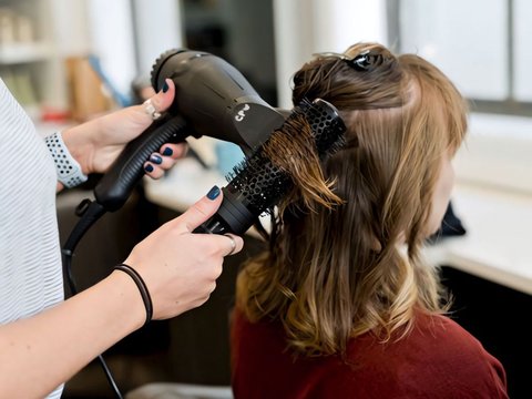 The Moment the Beautiful Artist Suddenly Died on the Set, Doctor Suspects Due to Blow-dry Hair