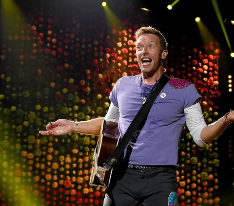 Heboh! Pemuda Medan Jadi Desainer Kartu Undangan Pernikahan Crazy Rich Hong Kong, Ketemu Vokalis Coldplay Chris Martin Jadi Wedding Singer
