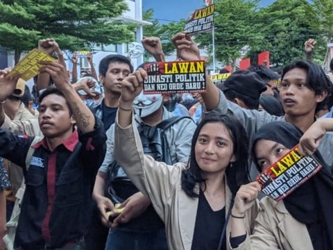 FOTO: Aksi Ratusan Mahasiswa di Palu Serempak Tolak Politik Dinasti dan Pelanggaran HAM