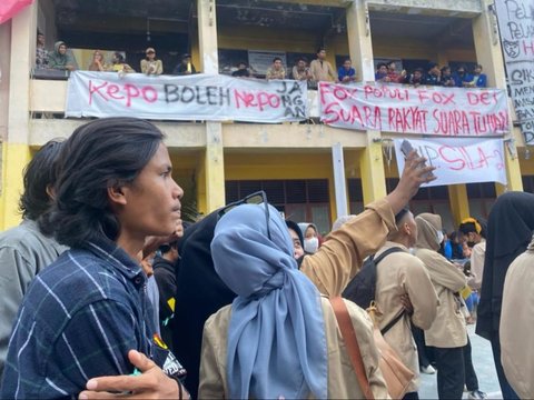 FOTO: Aksi Ratusan Mahasiswa di Palu Serempak Tolak Politik Dinasti dan Pelanggaran HAM