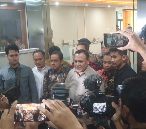 Bertemu Alex Tirta Saat Pemeriksaan di Bareskrim, Firli Bahuri: Kita Saling Pandang