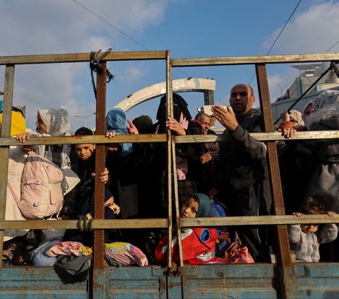 FOTO: Serangan Udara Israel Kembali Hujani Gaza, Warga Palestina Berbondong-bondong Mengungsi