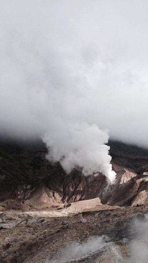 <b>Mitos Gunung Papandayan Garut, Ada Kisah Tragis Kawah Pengantin</b>