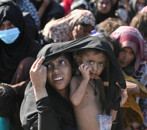 FOTO: Lonjakan Pengungsi Rohingya Kembali Tiba di Aceh, Ada 400 Lagi yang Baru Datang Mendarat di Pantai Pidie