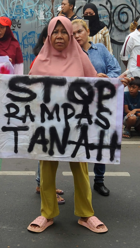 FOTO: Memperingati Hari HAM Sedunia, Warga Kampung Bulak Cisalak di Depok Demo Tolak Penggusuran<br>