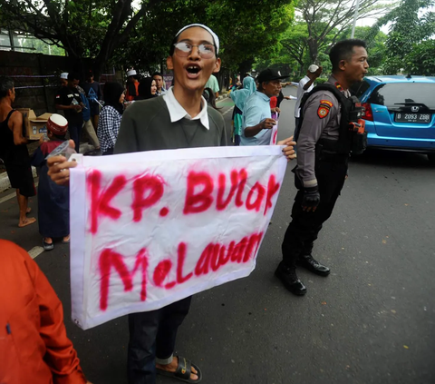 FOTO: Memperingati Hari HAM Sedunia, Warga Kampung Bulak Cisalak di Depok Demo Tolak Penggusuran