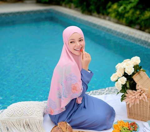 Dewi Sandra Spills Things that Make Her Comfortable and Harmonious with Her Husband
