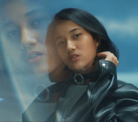 Potret Cantik Nike Ardilla Hasil AI dalam Kolaborasi Lagu Terbaru Melly Goeslaw 'Bertemu Kembali'