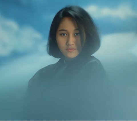 Potret Cantik Nike Ardilla Hasil AI dalam Kolaborasi Lagu Terbaru Melly Goeslaw 'Bertemu Kembali'