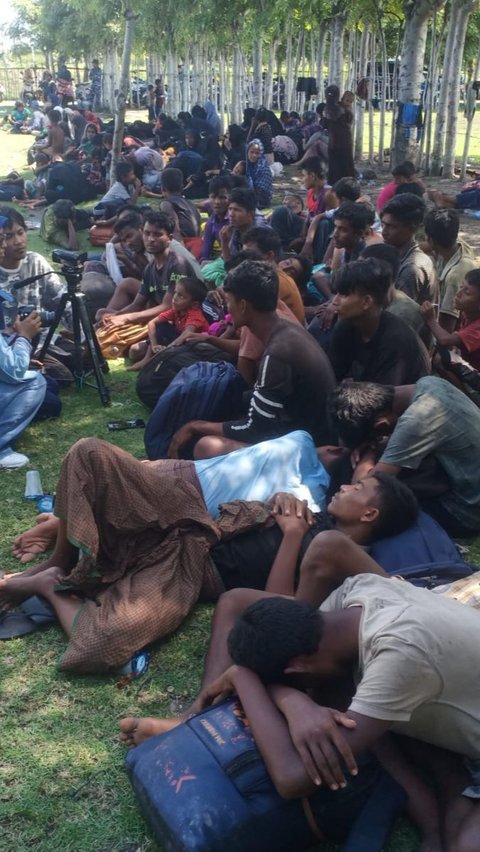 Tak Hanya di Pidie, 135 Pengungsi Rohingya Juga Mendarat di Aceh Besar Hari Ini