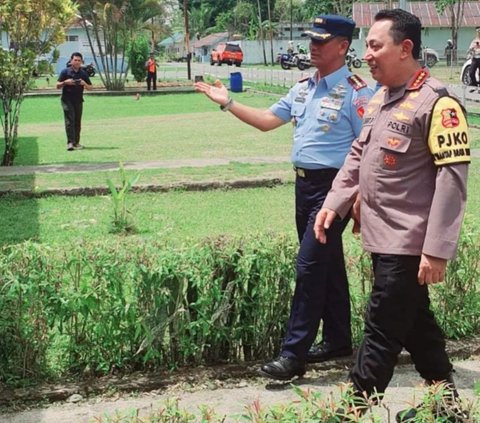 Kapolri Jenderal Listyo Sigit Prabowo melakukan kunjungan kerja ke tanah kelahirannya, Ambon pada Jumat (8/12).