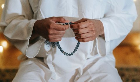 Dzikir Arab, Latin, dan Artinya setelah Sholat Fardhu