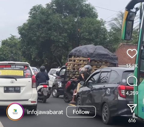 Dari tangkapan video, pelaku menggunakan mobil dengan stiker  besar di kaca belakangnya: AvanzaXenia Club Indonesia (AXCI), dan bukan AXIC (AvanzaXenia Indonesia Club).