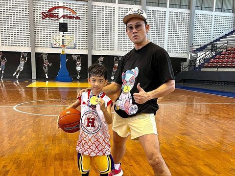 Momen Keseruan Rafathar dan Jan Ethes Main Basket '1 on 1' di Andara, Aksi Cucu Presiden Bikin Raffi Ahmad Terpukau