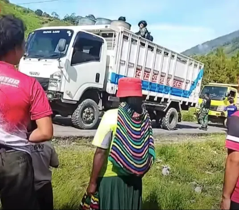 Antusias Warga Saat Prajurit TNI Pulang Tugas dari Papua, Para Bocah Melambaikan Tangan