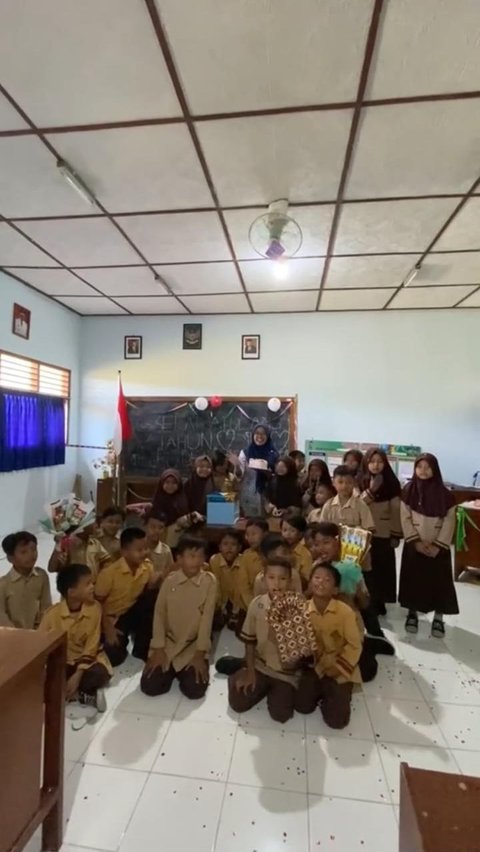 Bikin Haru, Momen Guru SD Dapat Kejutan Ultah dari Murid Kelas 2 Ini Viral