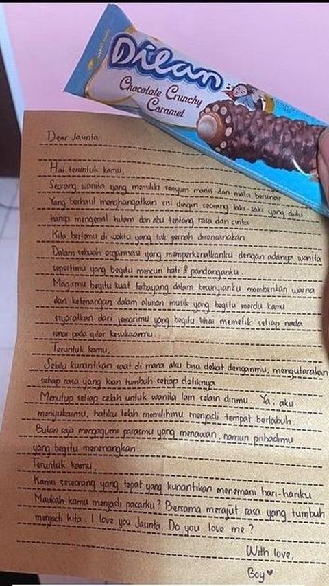 Viral Man Gives Love Letter Written 2 Years Ago to Crush, Willing to Travel Far and End Up in Pain