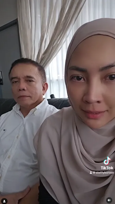 Cannot Polygamy Blessing, Former Aceh Governor Irwandi Yusuf Divorces Model Steffy Burase.