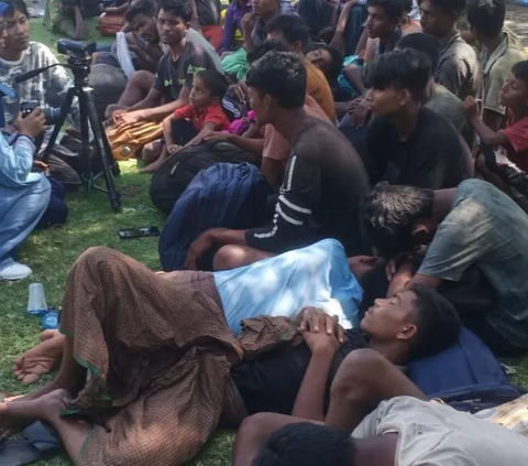 Jokowi soal Pengungsi Rohingya: Kita Tampung Sementara