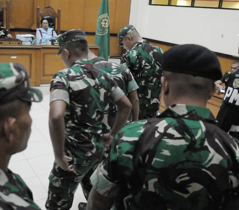 FOTO: Sidang Kasus Pembunuhan Berencana Imam Masykur, Tiga Oknum TNI Riswandi Cs Divonis Seumur Hidup dan Dipecat