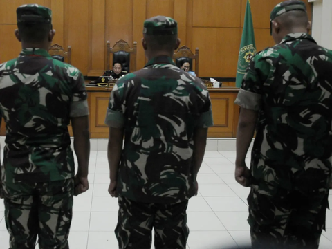 FOTO: Sidang Kasus Pembunuhan Berencana Imam Masykur, Tiga Oknum TNI Riswandi Cs Divonis Seumur Hidup dan Dipecat