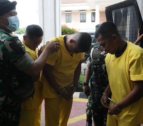 FOTO: Sidang Kasus Pembunuhan Berencana Imam Masykur, Tiga Oknum TNI Riswandi Cs Divonis Seumur Hidup dan Dipecat