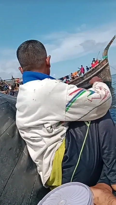 Nelayan Aceh Cegat Pengungsi Rohingya yang Terus Berdatangan Masuk Wilayah Indonesia