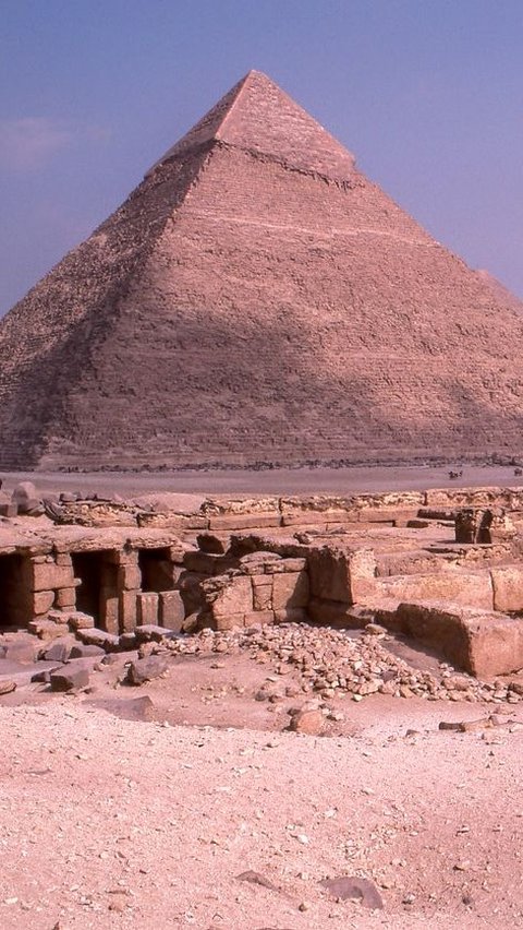 Revealed from Outer Space, Apparently Egyptian Pyramids Were Built Using Water Methods