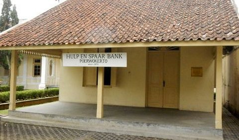Selanjutnya, pada tahun yang sama, Wirjaatmadja memdirikan sebuah Lembaga yang diberi nama De Poerwokertoshce Hulp En Spaarbank Der Inlandsche Hoofden yang dalam Bahasa Indonesia berarti 'Bank Bantuan dan Simpanan Milik Pribumi Purwokerto’.