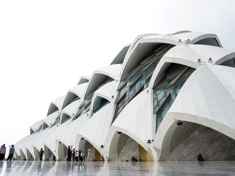 The Beauty of 7 Mosque Architectures in Indonesia, Making You Amazed