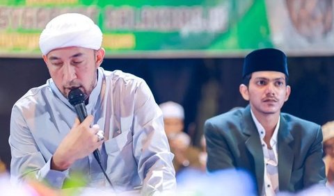 10 Keutamaan Membaca Sholawat