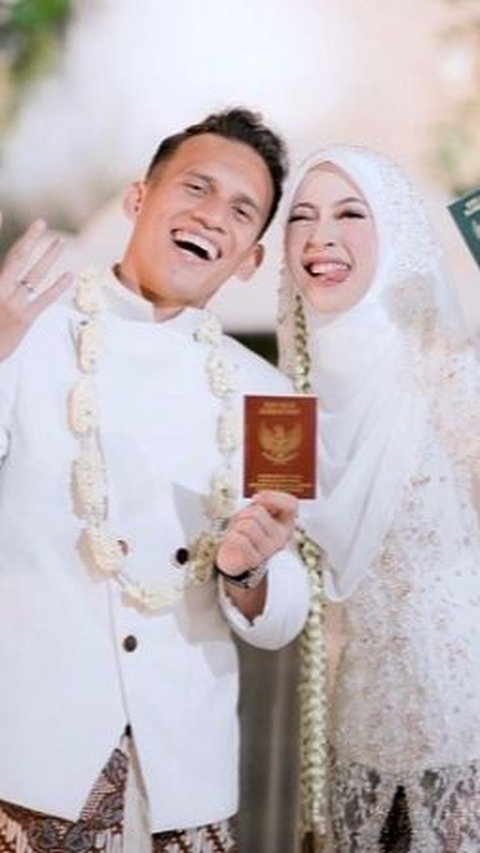 Adiba anak Umi Pipik dinikahi Egy Maulana pada 10 Desember 2023 kemarin.