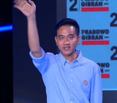 Gibran Bawa Makanan dan Susu ke Panggung