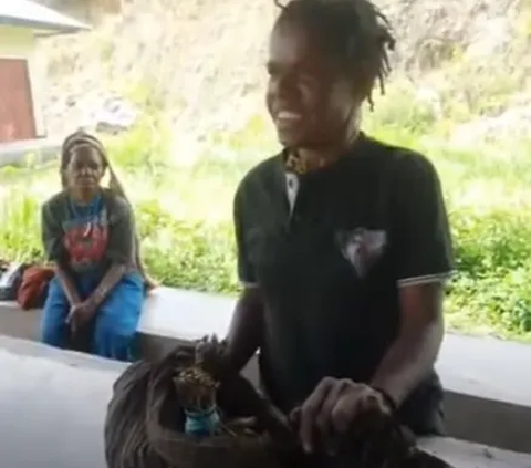 Prajurit Kopassus Ini Akan Pulang Tugas dari Papua, Panglima Perang Moro Kogoya Meminta Barang-barang yang Ada di Pos 'Semua Satu Pos Kasih'