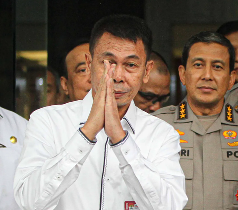 Ketua KPK Nawawi Pomolango dan Kapolri Jenderal Listyo Sigit Prabowo memberikan keterangan usai mengkuti acara penandatanganan perjanjian kerja sama KPK dan Polri di bidang koordinasi dan supervisi, di Gedung Merah Putih KPK, Jakarta, Senin (4/12/2023). KPK dan Polri berkomitmen mendukung penegakan hukum khususnya perihal tindak pidana korupsi.