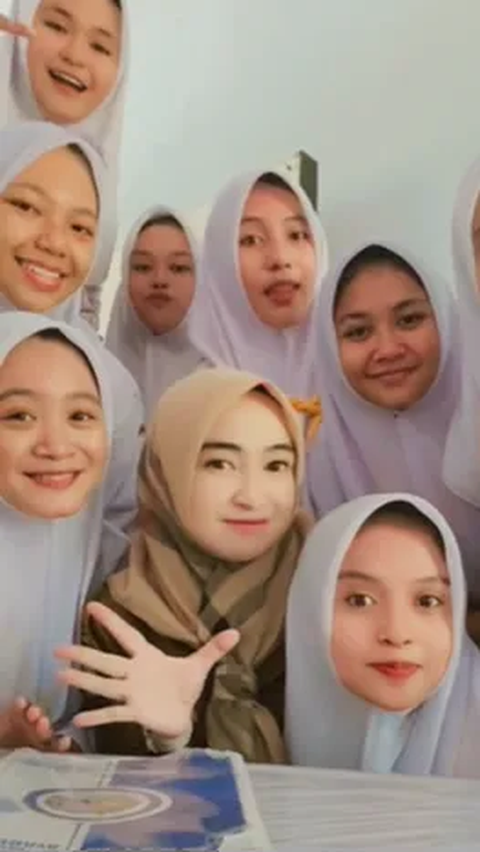 Dikira Siswa, Sosok Wanita Berwajah Manis