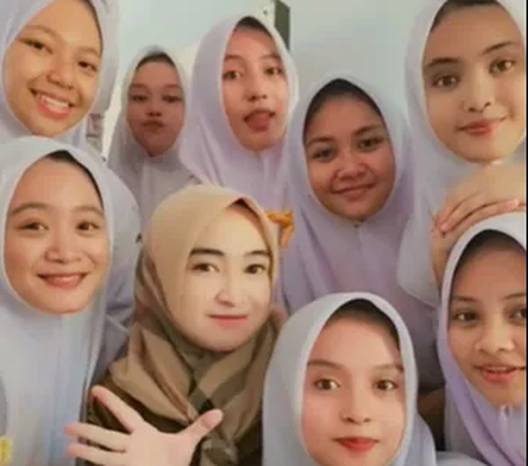 Dikira Siswa, Sosok Wanita Berwajah Manis