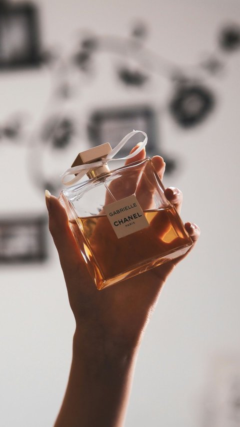 Parfum dapat diklasifikasikan berdasarkan jenis aroma atau wanginya.