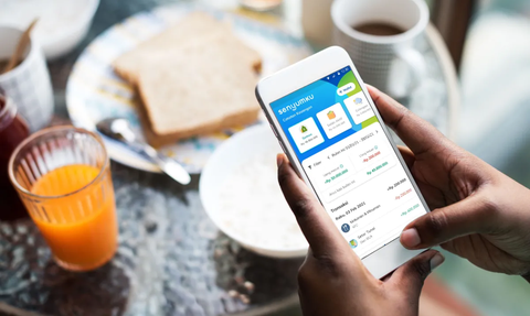 Amar Bank memperkenalkan bank digital Senyumku yang telah mendapatkan izin dari Otoritas Jasa Keuangan (OJK) sejak Januari 2020.