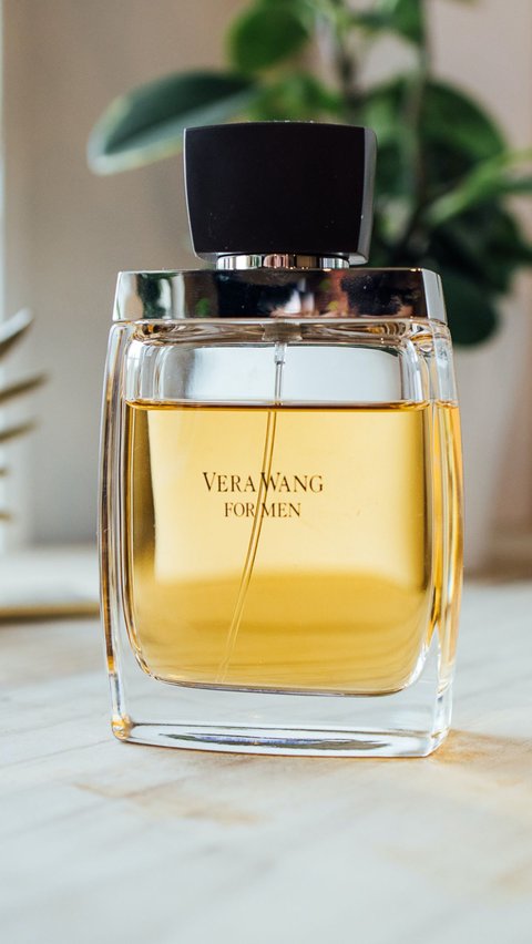 Parfum dapat diklasifikasikan berdasarkan jenis aroma atau wanginya.