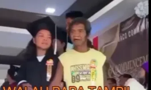 Momen Wisuda Ditemani Ortu