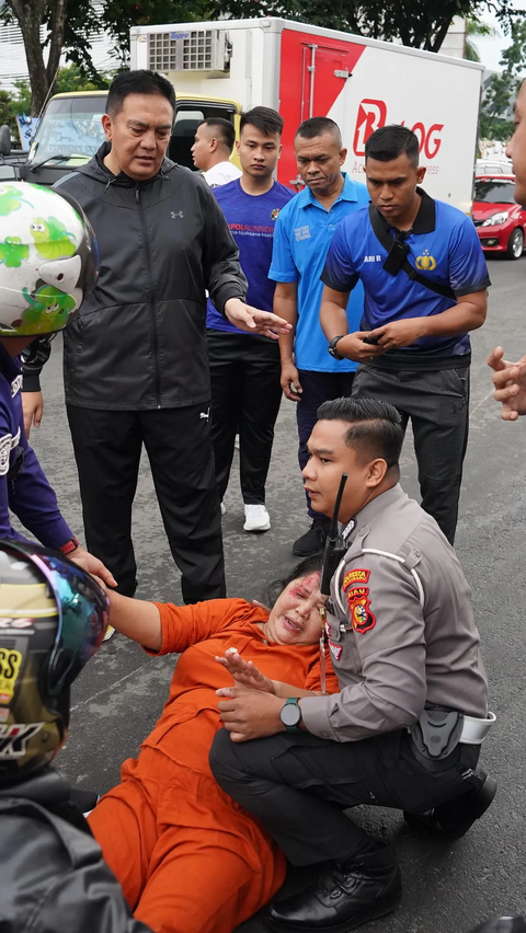 Lihat Wanita Ditabrak Mobil saat Lari Pagi, Jenderal Polisi Langsung Gendong dan Bawa ke RS